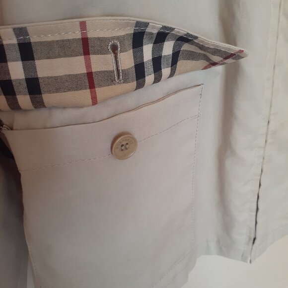 Burberry Lightweight Jacket - Picture 5 of 16